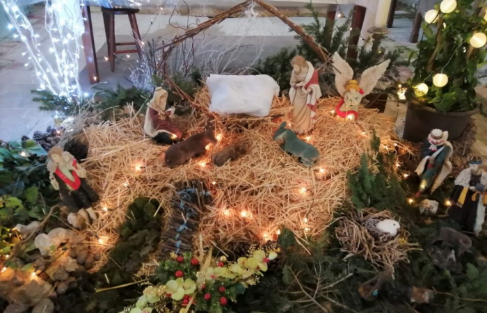 La crèche faite par les enfants du village en 2019