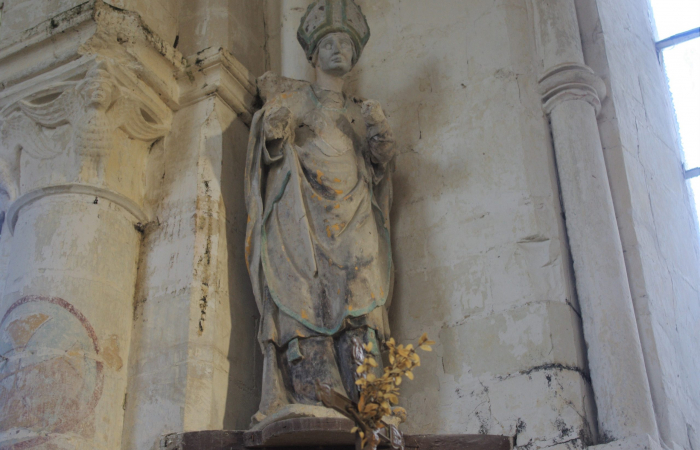 Statue de Saint Denis en pierre (avant d'être décapité)